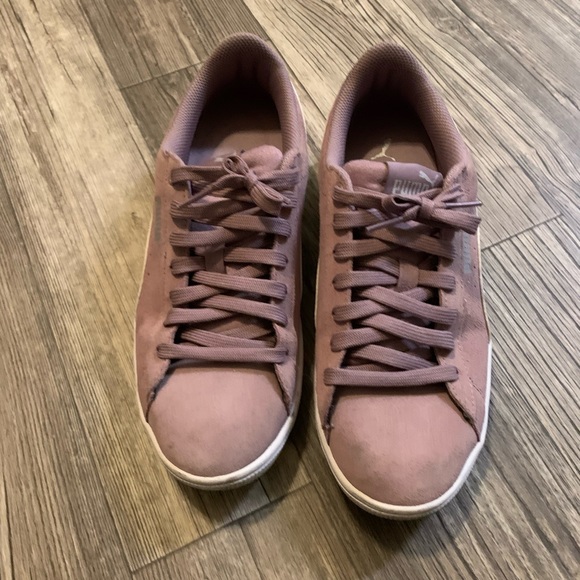 Leather Pumas in size 9 - Picture 1 of 4